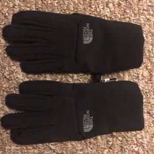 BRAND NEW NORTH FACE GLOVES